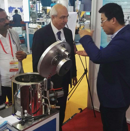 德國邦定機大師Stein美國工程師Hill歐冠粉末設(shè)備的技術(shù)合作支持