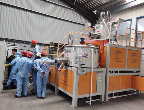 山東客戶訂購了3臺(tái)歐冠邦定機(jī)